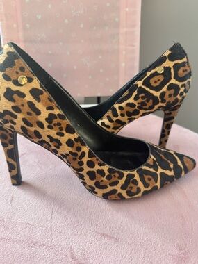 Calvin Klein Leopard Print Calf Hair Pumps Size 11 Pointed Toe Heels
